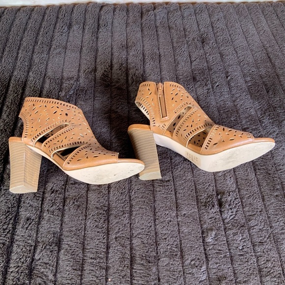 Blain Laser Cut Shootie Heel brown 3 1/4 heel 8 M - Picture 4 of 8